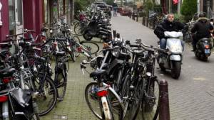 Geparkeerde fietsen in de Korte Leidsedwarsstraat. © ANP